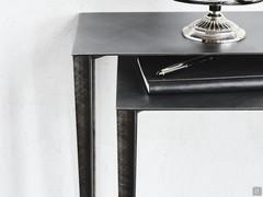 Detail of the height difference between the two console tables, the side room allows to comfortably put any object