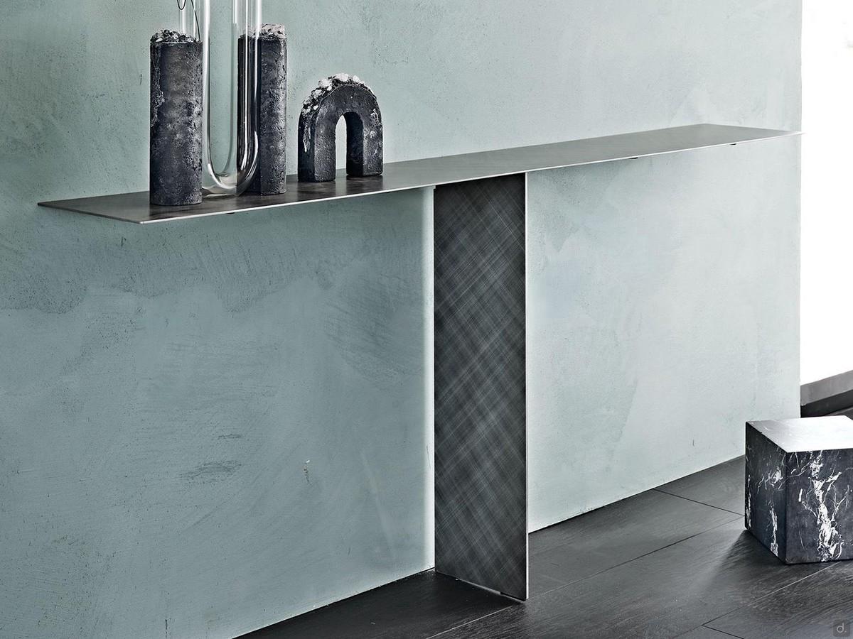 The metal design console table Tee by Cattelan features clean lines and a contemporary design