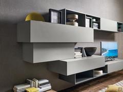 Fly wall unit with depths of 35.4 and 45 cm combined with open elements with internal glass dividers