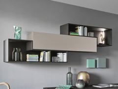 Fly wall unit in lacquer with Cube shelves in wood essence