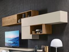 Fly elements combined with the living area of the same family and Cube shelves. Perfect for embellishing equipped walls with TV areas.