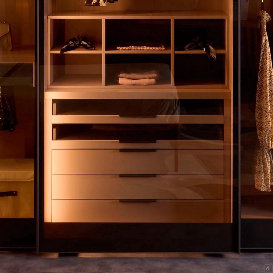 Boutique Player Sliding Wardrobe Interior Equipment