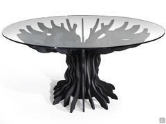 Round table with shaped base Birch, whose solid birch wood frame resembles a tree