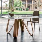 Butterfly table in the square model with slightly shaped edge in white extra-clear tempered glass and canaletto walnut base