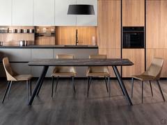 6-seat dining table Jason, ideal in a large open-plan kitchen such as the one in the situation proposed here