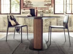 Table with central base made from slatted wood Savannah, paired with the Corinne chairs