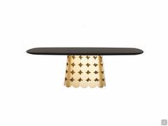 Dining table Pois with bevel-edged top in heat-treated oak combined with matte gold lacquered metal base