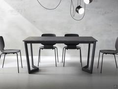 Extendable dining table Lawrence in the rectangular model. All models are also available in a fixed version.