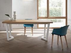 Dining table Lawrence in the fixed version with a debarked natural oak top, for a Scandinavian or industrial look depending on the combination with base and surroundings