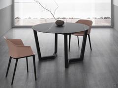 Extendable round dining table Lawrence, available in multiple finishes to enhance its versatility