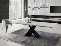 Table Trevor with rectangular extendable top with contrasting metal base