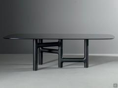 Pivot Table in dark shades thanks to the smoked glass and the charcoal ash base