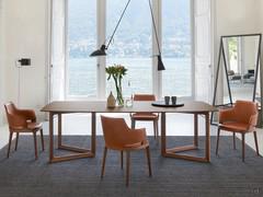 Table with solid wood framed legs Opus together with Velis chairs