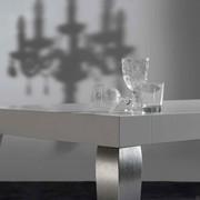 Detail of the matching between matt lacquered top and the legs in brushed oak silver leaf