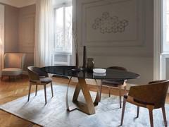 Table Bon Bon with elliptical Nero Marquinia marble top and burnished brass base