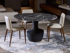 Round table Anfora with anthracite resin quartz base and Carnic Grey marble top