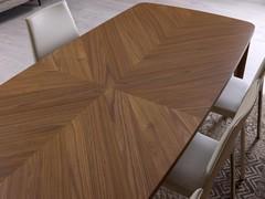 Detail of the wood veneer top of the Nelia table, with the walnut veneer arranged in such a way as to form a characteristic cross-grain pattern