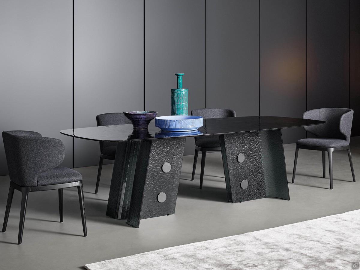 Botón table entirely made of hammered glass, available with top cm 200, 250 or 300 wide