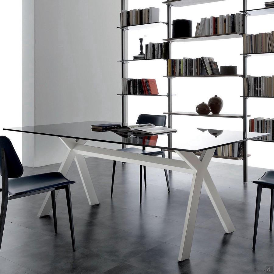 Glass table with structural beam Bount in white painted metal