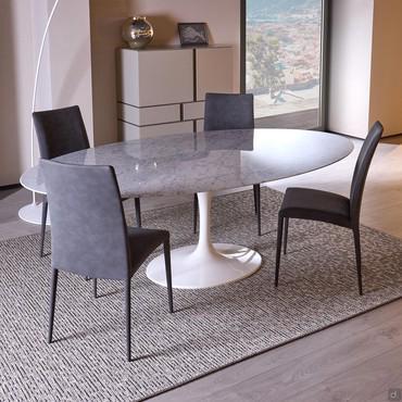 Saarinen round or elliptical table