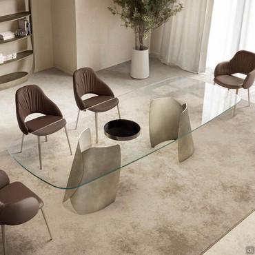 Akeyo shaped glass top table