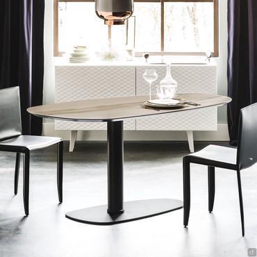 Ipanema ceramic stone shaped table by Cattelan - top in matt gold Calacatta keramik stone finish