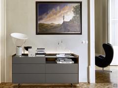 Dresser with 5 drawers and glass top - elegant contrast between wood and lacquer on the fronts