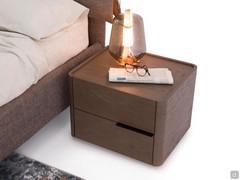 Libra bedside table with a black aluminium profile handle