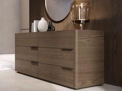 The Libra dresser with a curved structure can be perfectly combined with the bedside table version for a coordinated bedroom