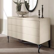 Ghirigori dresser by Cantori with structure and fronts lacquered in antique mother-of-pearl M2 and feet LN black glossy lacquer