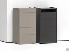 Weeklies Montag in the two available versions, namely with and without open compartment. Matte lacquer is one of the many finishes available along with woods and melamine