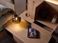 California wall-mounted chest of drawers used as bedside tables, used with boiseries and day elements to create open or closed storage space next to the bed