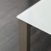 Dede table with satin fingerprint-proof glass top - detail of the joint between top and structure