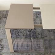 Dede table with satin fingerprint-proof glass top - detail of the extension leaf