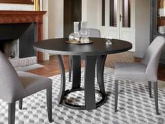 Extendable table Grace With top, curvy legs and circular base in brushed ash wood in dark tones to match the chairs