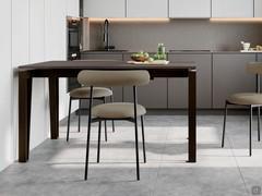 The extendable Logan table in the rectangular 120 x 90 cm format is also suitable for use in kitchens with fairly small surfaces