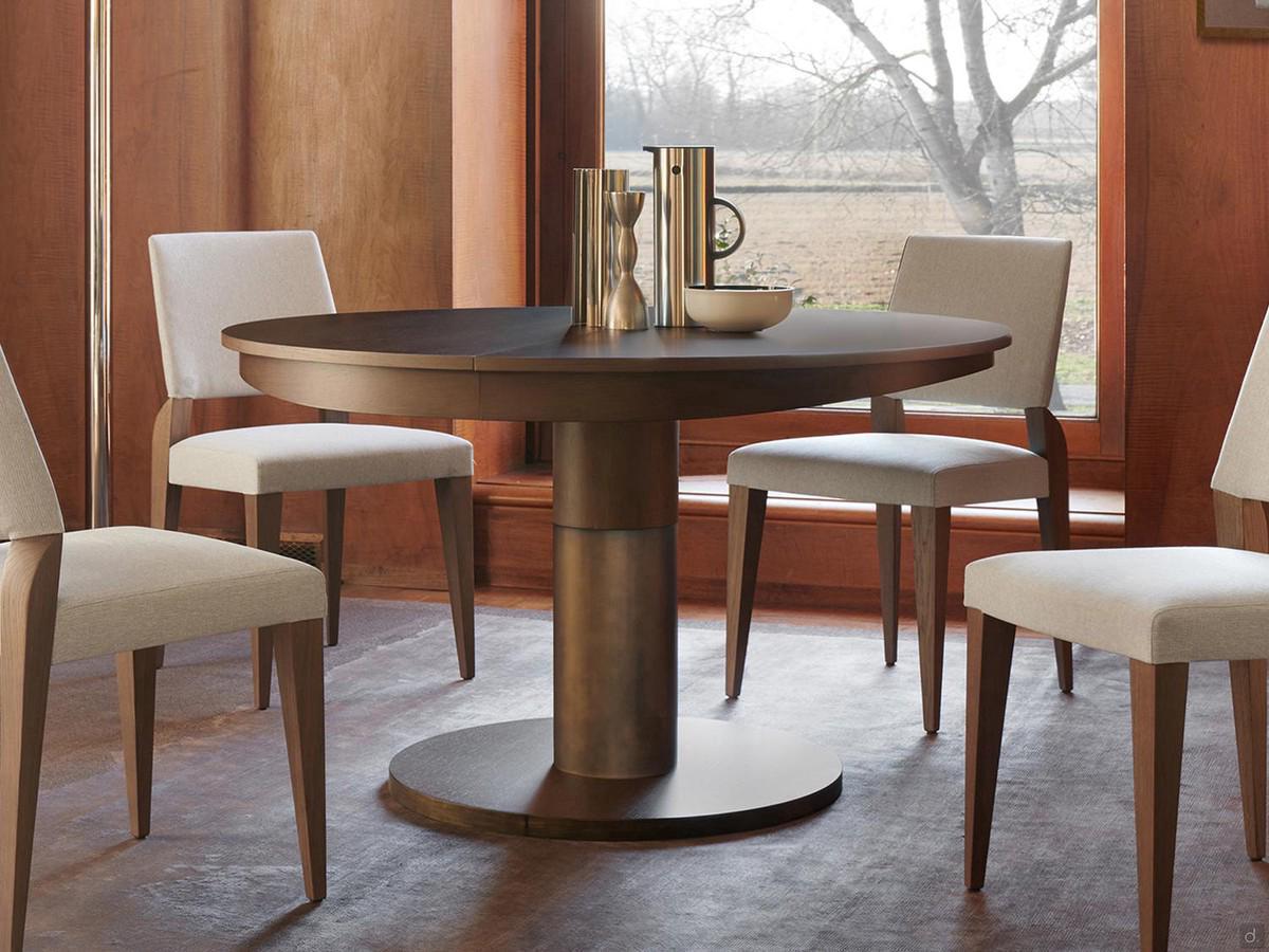 Round extending table with central base Diva for elegant living