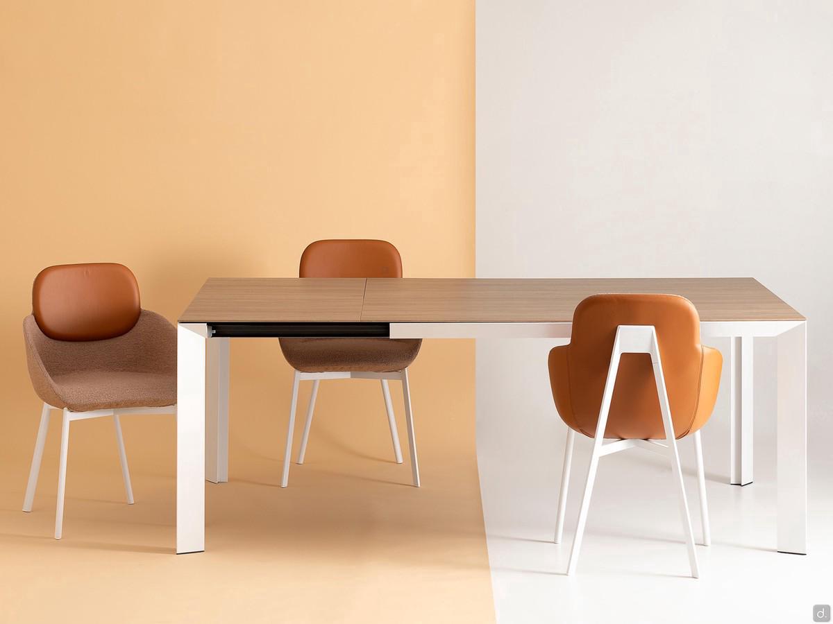 Profile 6-seater extendable kitchen table with wooden top and matt white painted metal frame