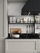 The wall behind the worktop is equipped with a backrest equipped with spice shelves and jar holders