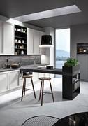 The peninsula can be used on 3 sides: cooktop, snack counter and bookcase with space for herbs