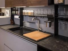 Splash-back equipped with shelves for jars, utensils and spices holder