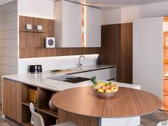 Plan 01 U-shaped kitchen with integrated snack table