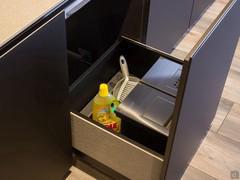 Big drawer under the sink with stainless steel dustbin