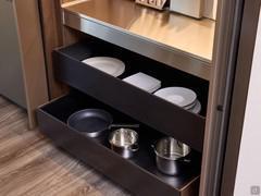 Pull-out drawers for plates, pots and pans