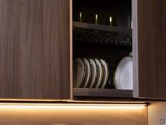 Kitchen wall unit with dish drainer