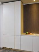 Fridge column and pantry column with doors in Vanilla lacquer