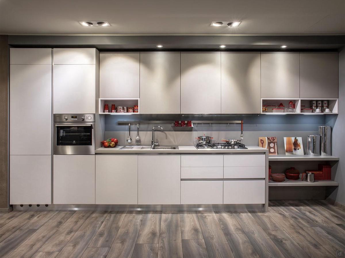 360 cm wide kitchen with two additional wall cabinets and side shelves for a total of 480 cm 