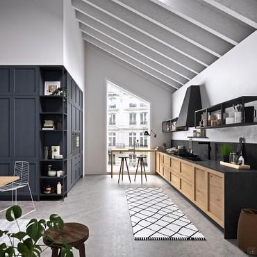 Kitchen on two parallel front walls: on one side burners, sink and peninsula, on the other columns with pantry and appliances