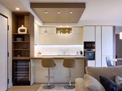 Kitchen with peninsula and snack top