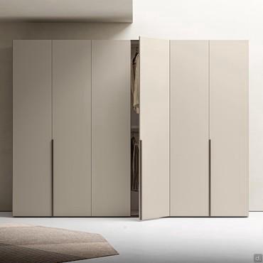 Focus Wide space-saving hinged wardrobe with handle